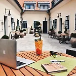 Hotel Maison Bistro & 4*