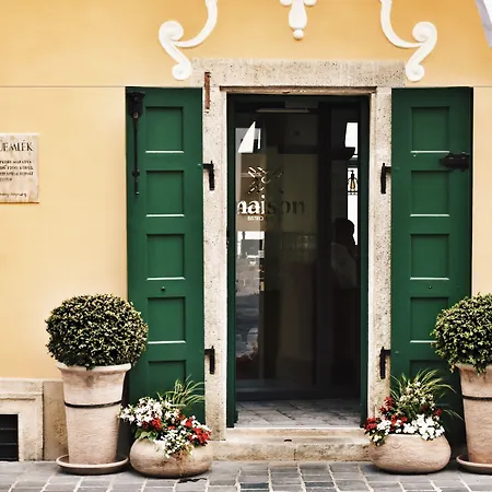 Maison Bistro & Hotel 4*