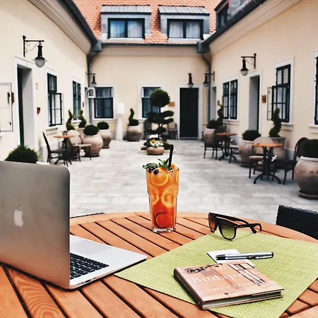 Hotel Maison Bistro & 4*