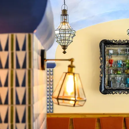 فندق Maison Bistro & 4*