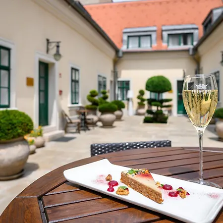 فندق Maison Bistro & 4*