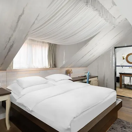 فندق Maison Bistro & 4*