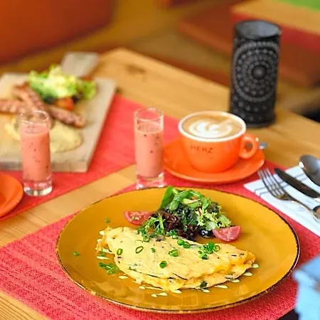 Maison Bistro & Hotel 4*