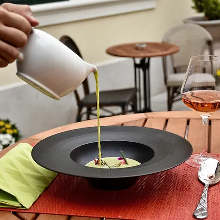 Hotel Maison Bistro & 4*