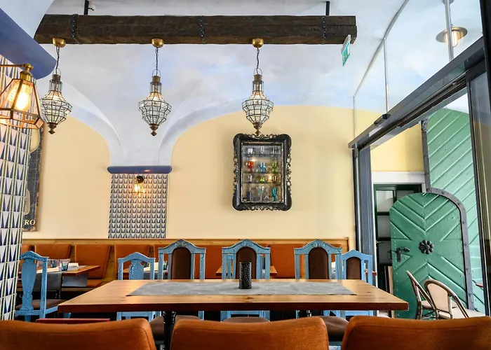 Maison Bistro & Отель