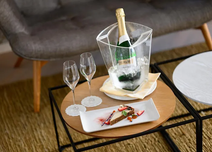 Maison Bistro & מלון